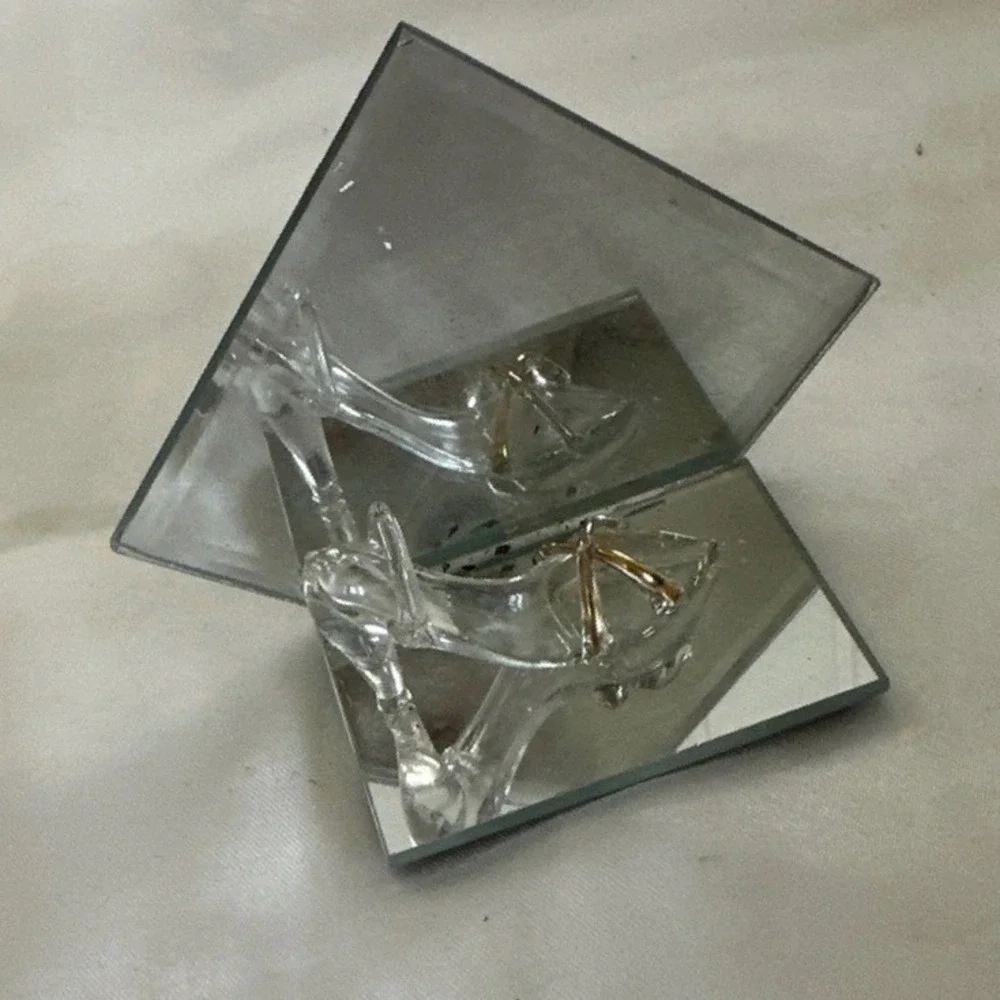Cornerstone Creations Glass Slipper Figurine Clear Excellent Mirrored Base Vntge